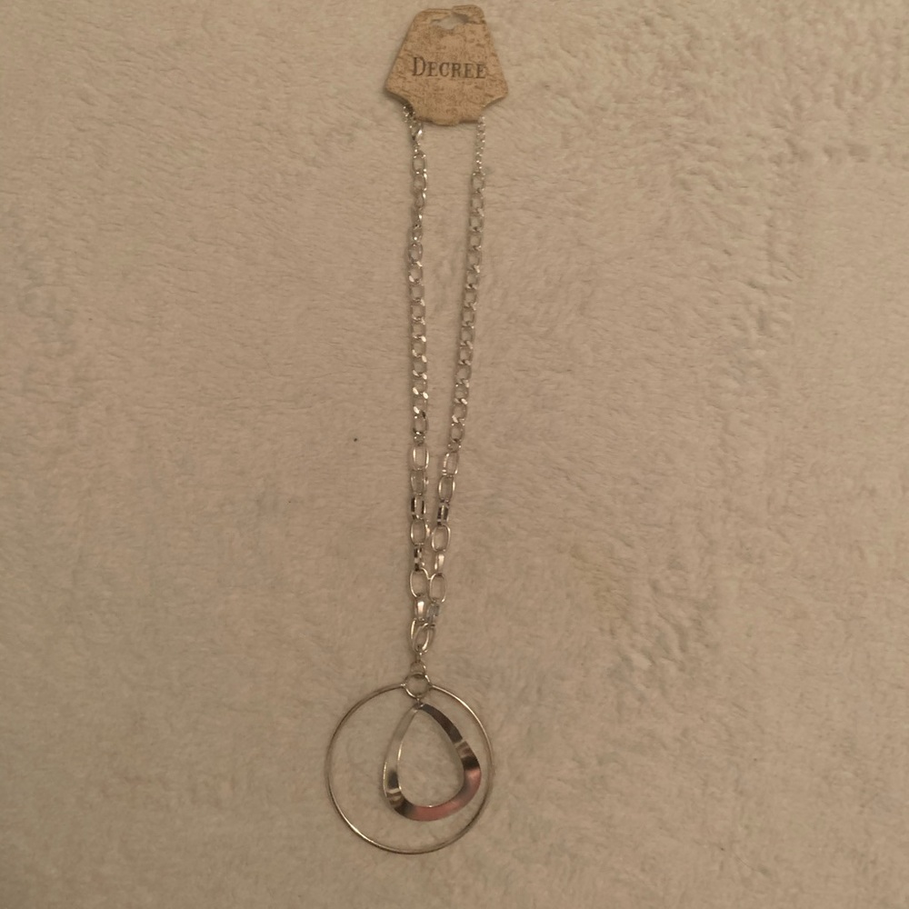 🐿 decree silver necklace brand new with tags